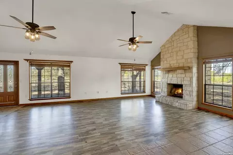 Living - 386 County Road 763, Devine, TX 78016 photo 6 of 6