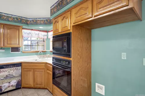 Kitchen - 386 County Road 763, Devine, TX 78016 photo 5 of 6