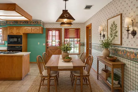 Dining - 386 County Road 763, Devine, TX 78016 photo 2 of 2