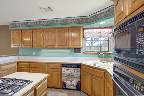 Kitchen - 386 County Road 763, Devine, TX 78016 photo 6 of 6