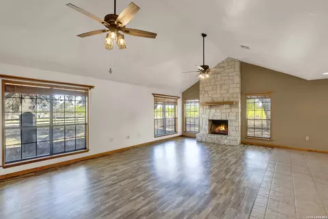 Living - 386 County Road 763, Devine, TX 78016 photo 5 of 6