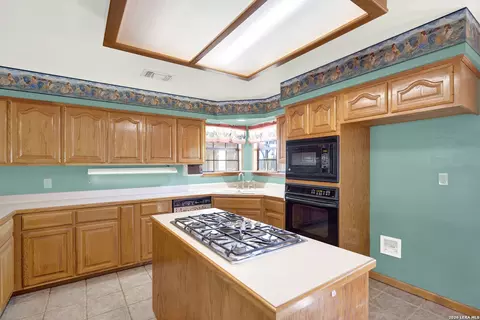 Kitchen - 386 County Road 763, Devine, TX 78016 photo 3 of 6