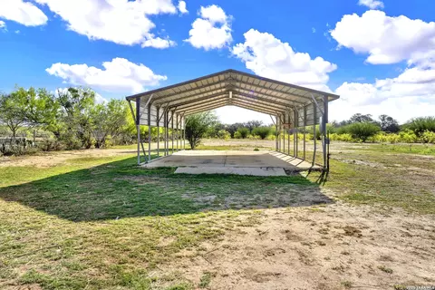 Exterior - 386 County Road 763, Devine, TX 78016 photo 6 of 8