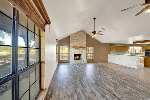 Living - 386 County Road 763, Devine, TX 78016 photo 3 of 6