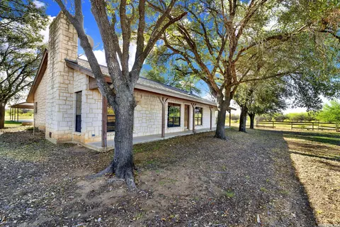 Exterior - 386 County Road 763, Devine, TX 78016 photo 2 of 8