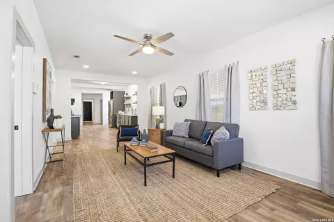 1026 W Lynwood, San Antonio, TX 78201