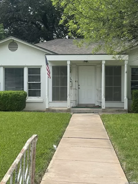 844 Laurel, Uvalde, TX 78801