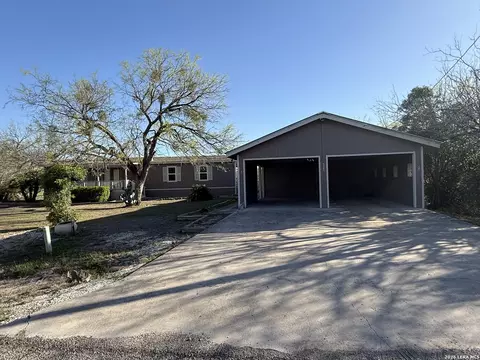 333 Fairway Cir, Brackettville, TX 78832