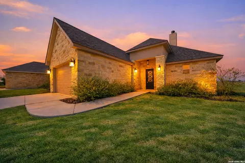 123 John T Ct, Castroville, TX 78009
