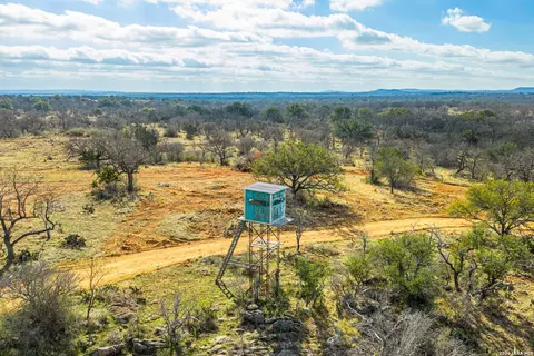 000 Rm 2241, Llano, TX 78643