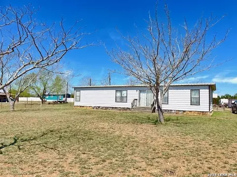 155 Nicks, Comfort, TX 78013