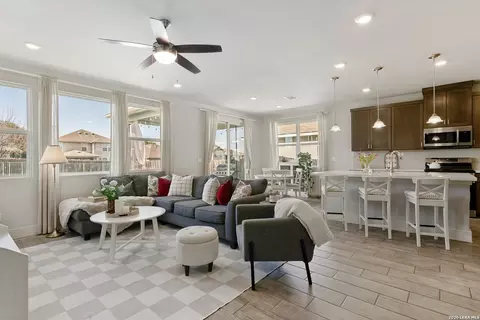7350 Walkers Loop, Live Oak, TX 78233