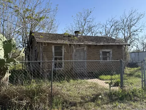732 Trade, Pleasanton, TX 78064