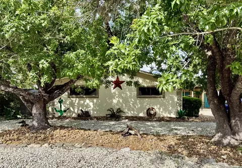 1268 Lakeside Dr W, Canyon Lake, TX 78133
