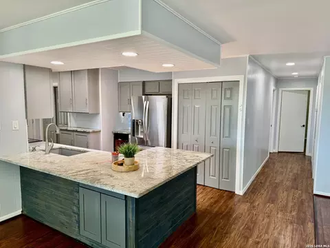 1268 Lakeside Dr W, Canyon Lake, TX 78133