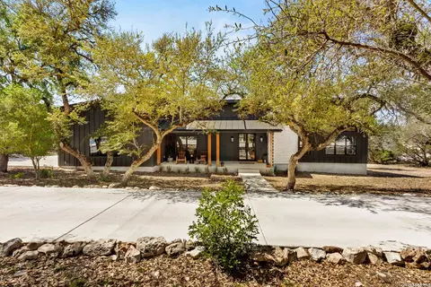 1129 Estate Dr, New Braunfels, TX 78132