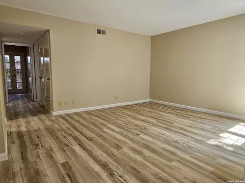 8702 Village #108, San Antonio, TX 78217