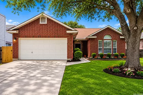 6374 Parkland Oaks Dr, San Antonio, TX 78240