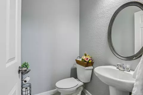 Bath - 8720 Stackstone, Schertz, TX 78154 photo 5 of 6