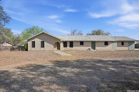 1309 Burleson St, George West, TX 78022
