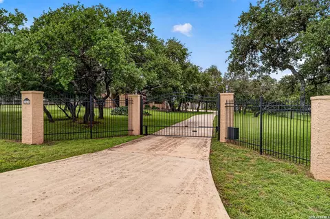 505 Oak Village Dr, San Antonio, TX 78253
