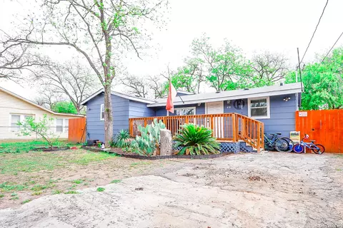410 N Crisp, Uvalde, TX 78801