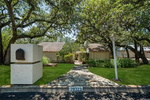 29323 No Le Hace, Fair Oaks Ranch, TX 78015