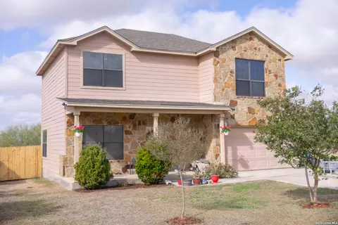 524 Indian Xing, Jourdanton, TX 78026