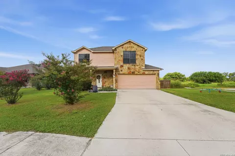 524 Indian Xing, Jourdanton, TX 78026