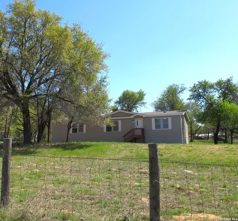 129 Spring Vly, Adkins, TX 78101