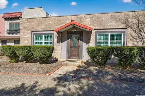6750 Crown Rdg, San Antonio, TX 78239