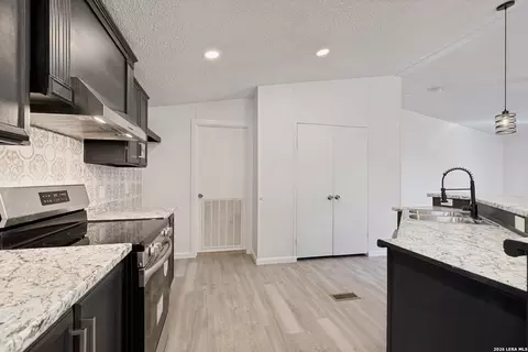 5111 Savannah Woods, Von Ormy, TX 78073 photo 10