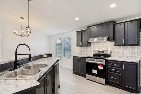 5111 Savannah Woods, Von Ormy, TX 78073 photo 8
