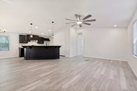 5111 Savannah Woods, Von Ormy, TX 78073 photo 6