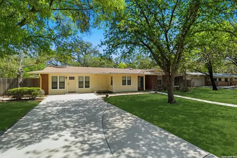118 William Classen, Hollywood Park, TX 78232