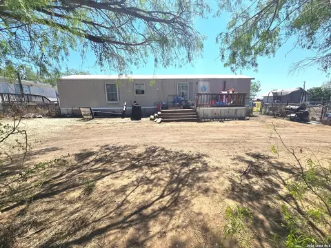 408 Hickory St, Jourdanton, TX 78026