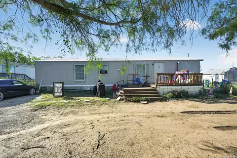 408 Hickory St, Jourdanton, TX 78026