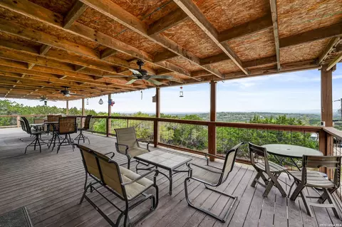 318 S Polly Peak, Bandera, TX 78003