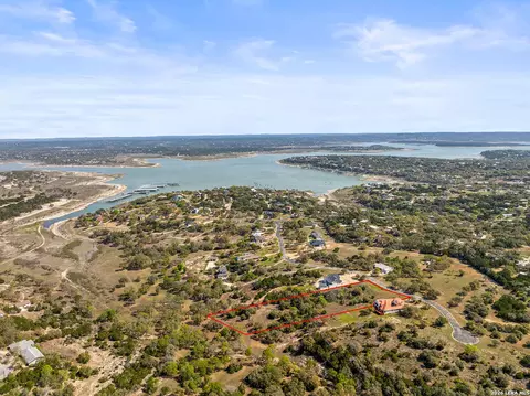925 Kings Cove Dr, Canyon Lake, TX 78133