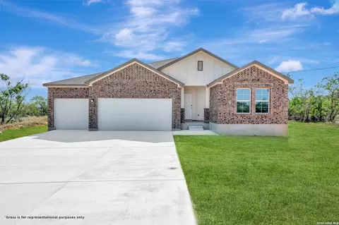 112 Greeley Dr, Floresville, TX 78114