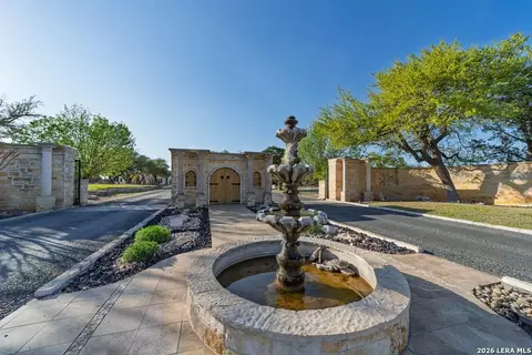 738 San Juan, Kerrville, TX 78028
