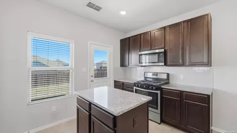 Kitchen - 5502 Daniel Way, Saint Hedwig, TX 78152 photo 4 of 7