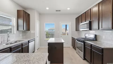 Kitchen - 5502 Daniel Way, Saint Hedwig, TX 78152 photo 3 of 7