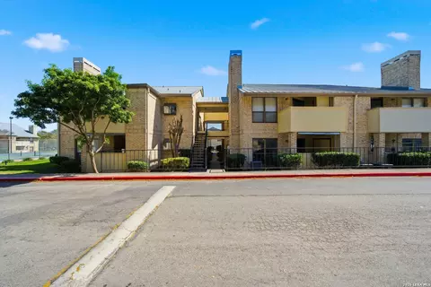 11843 Braesview #407, San Antonio, TX 78213