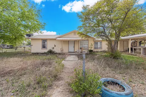 1714 W Constantinople, Castroville, TX 78009