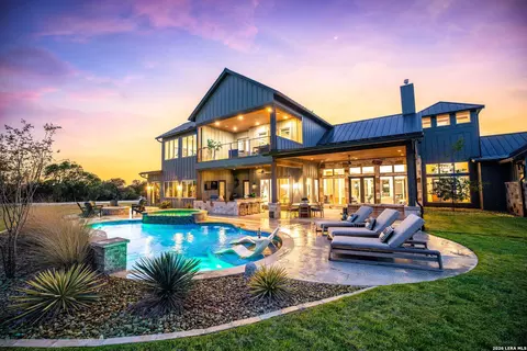 260 Bear Crk, New Braunfels, TX 78132
