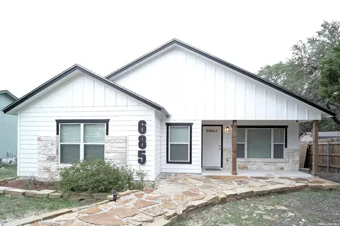 685 Ridgerock Dr, Canyon Lake, TX 78133