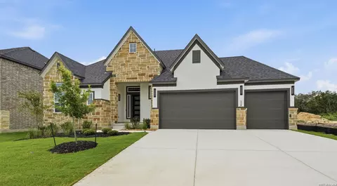 210 Kari Dr, Castroville, TX 78009