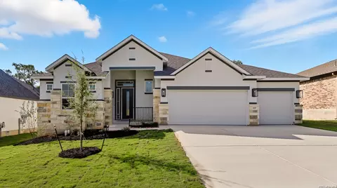 210 Kari Dr, Castroville, TX 78009
