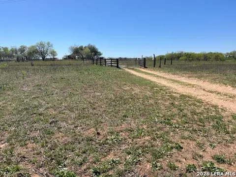 6611 Fm 1681, Stockdale, TX 78160